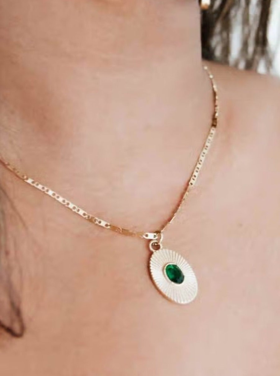 Jewelry Contessa | Contessa Sunburst Oval Pendant Necklace